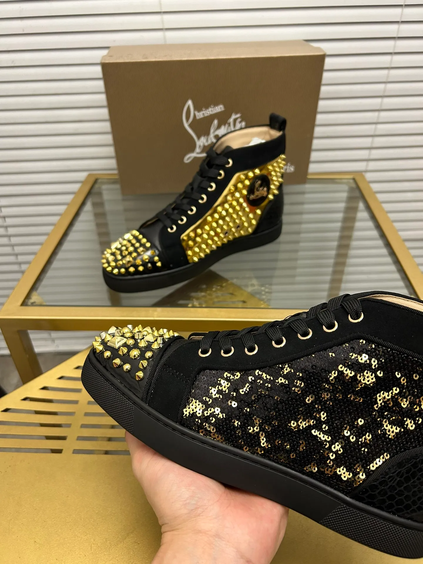 (Customized model) Ex-factory price is 560. christian louboutin (CL red sole shoes) counter series, casual sneakers for couples 📢 📢 📢 Exclusive hot style release 🎈🎈💪 Movable latex feet 👻 Finished outsole line [Proud] 😝Female 35-40# Male 38#-46, global supply😝 [Top version]: Original imported genuine leather upper, top original leather lining, original molded TPU outsole, original 1:1 detail processing, original shoe last,